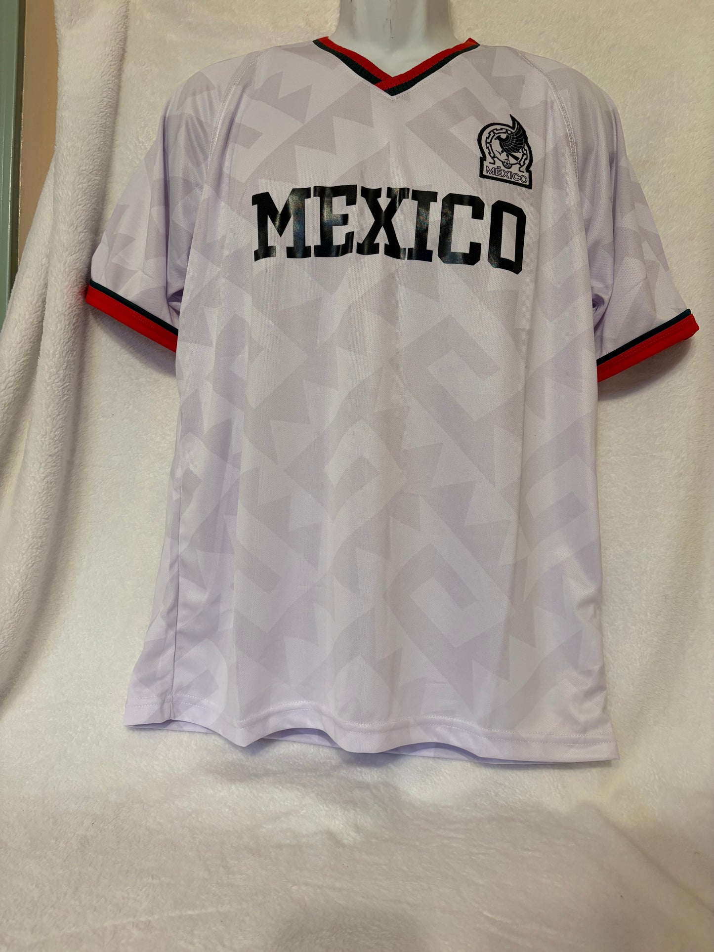 Mexico Soccer Jersey - White with Red Trim (S/M)